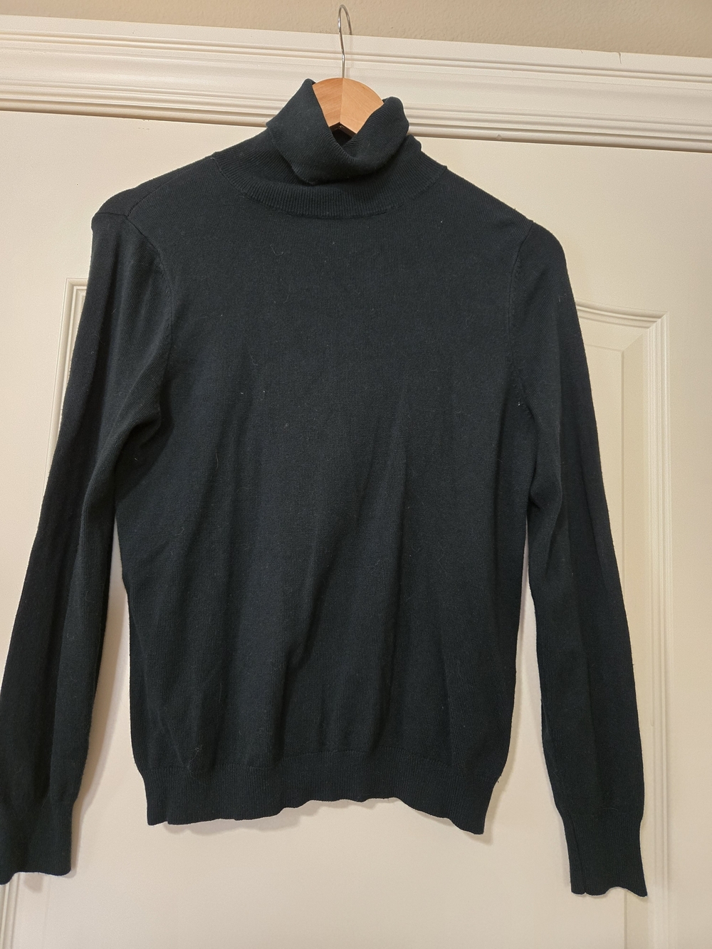 Women's Dark Green Turtleneck Sweater - Classic Lightweight Soft Cozy Layering